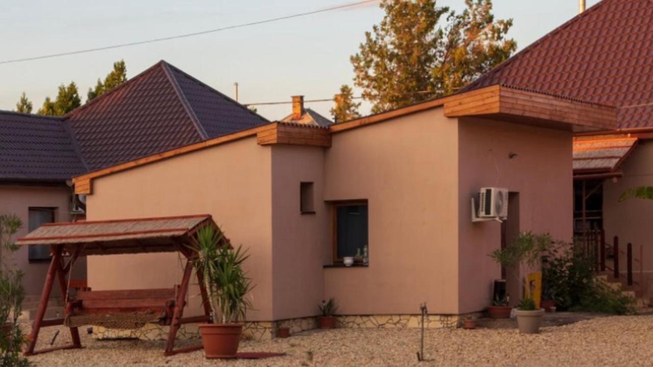 Ivanhoe Apartman Appartement Nyírbátor Buitenkant foto