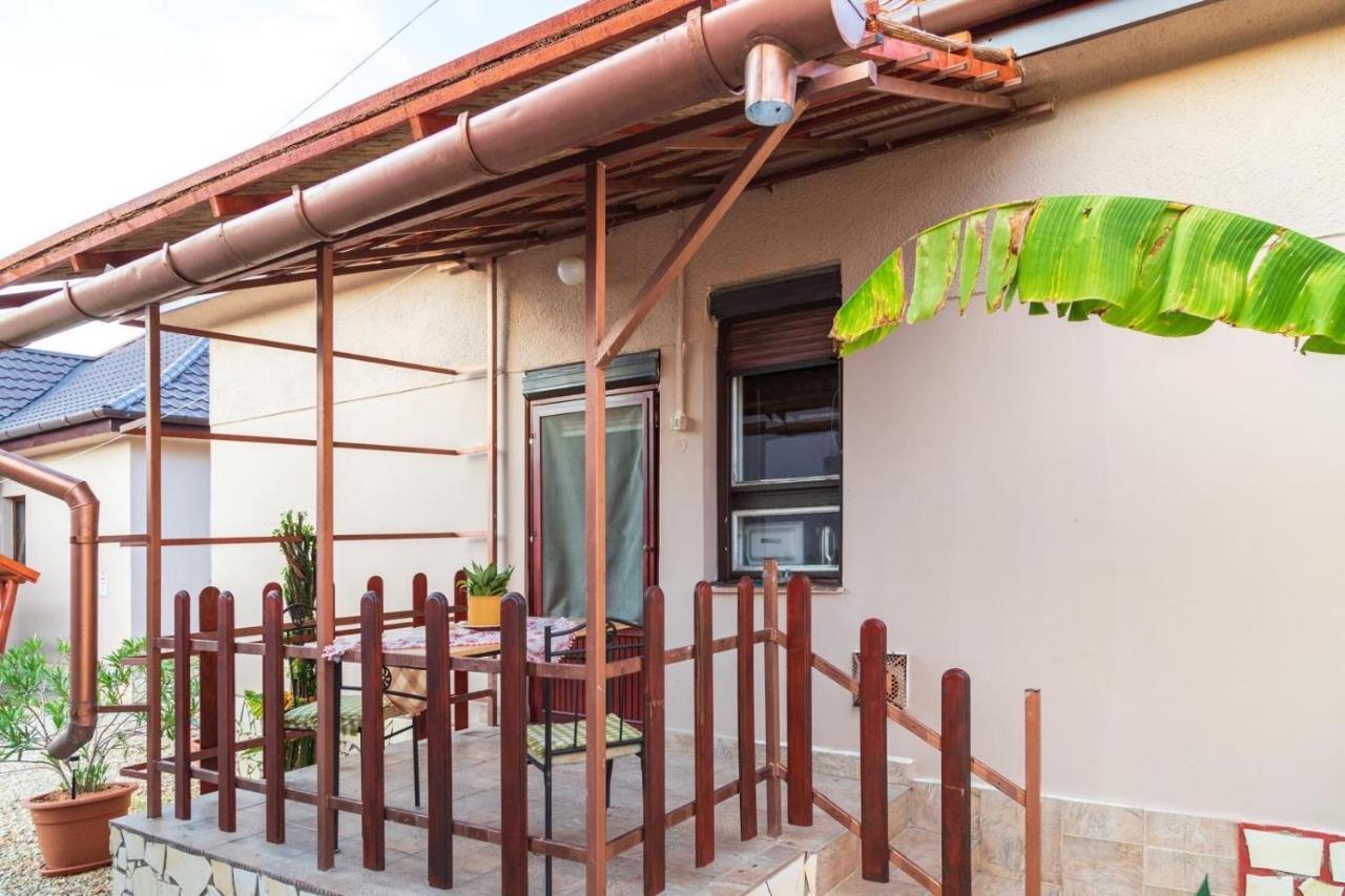Ivanhoe Apartman Appartement Nyírbátor Buitenkant foto