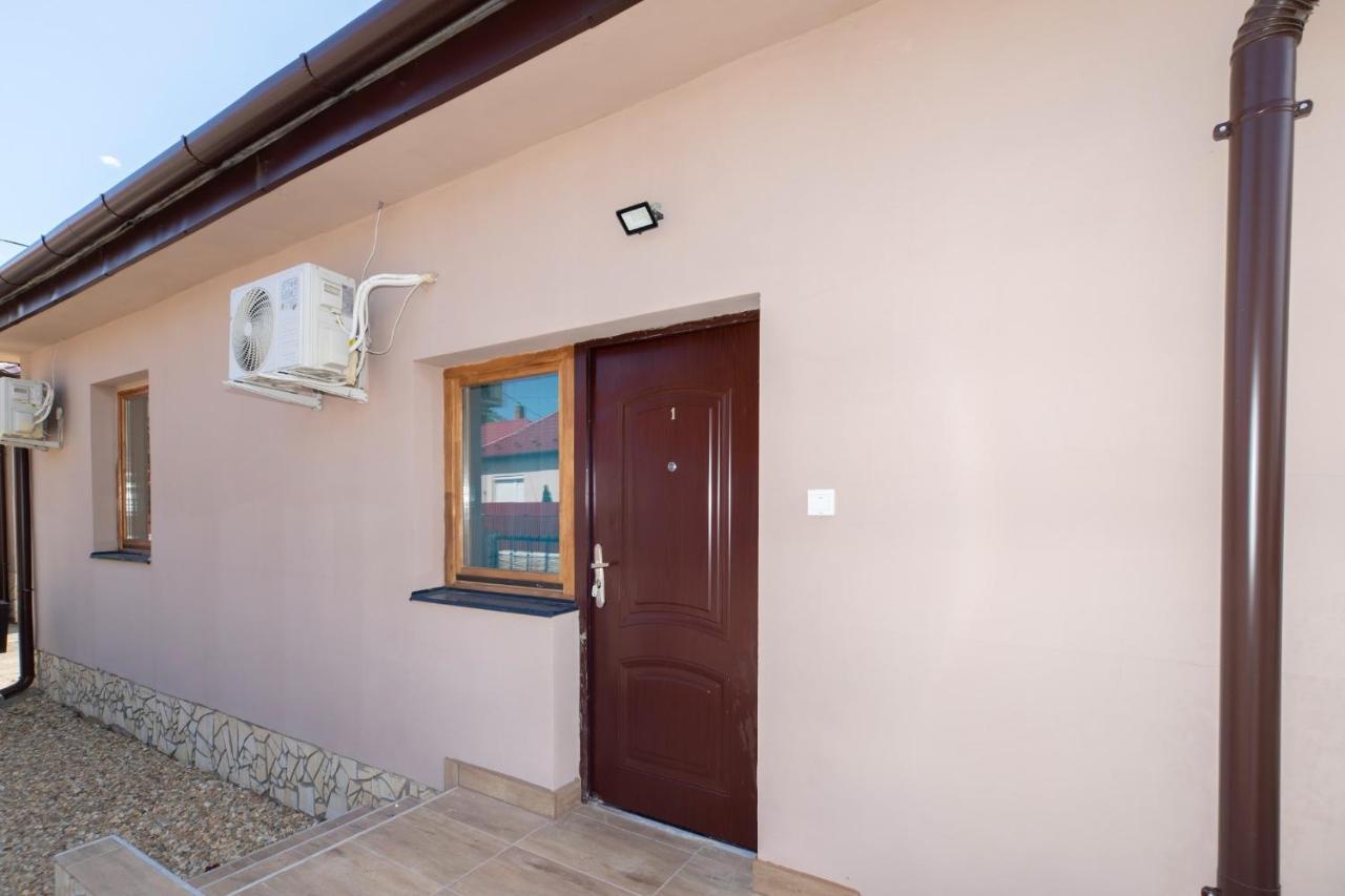 Ivanhoe Apartman Appartement Nyírbátor Buitenkant foto
