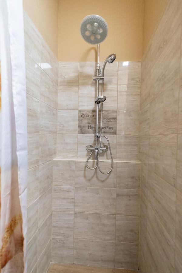 Ivanhoe Apartman Appartement Nyírbátor Buitenkant foto