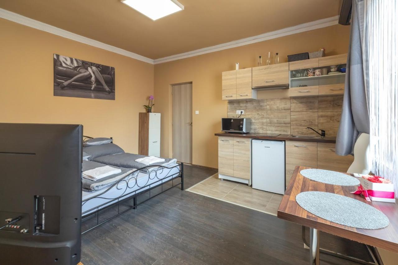 Ivanhoe Apartman Appartement Nyírbátor Buitenkant foto