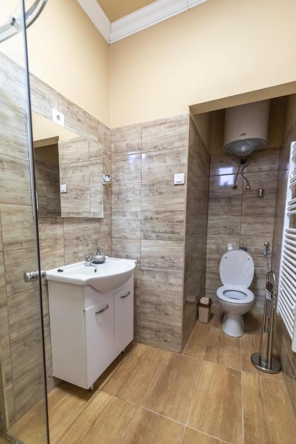 Ivanhoe Apartman Appartement Nyírbátor Buitenkant foto