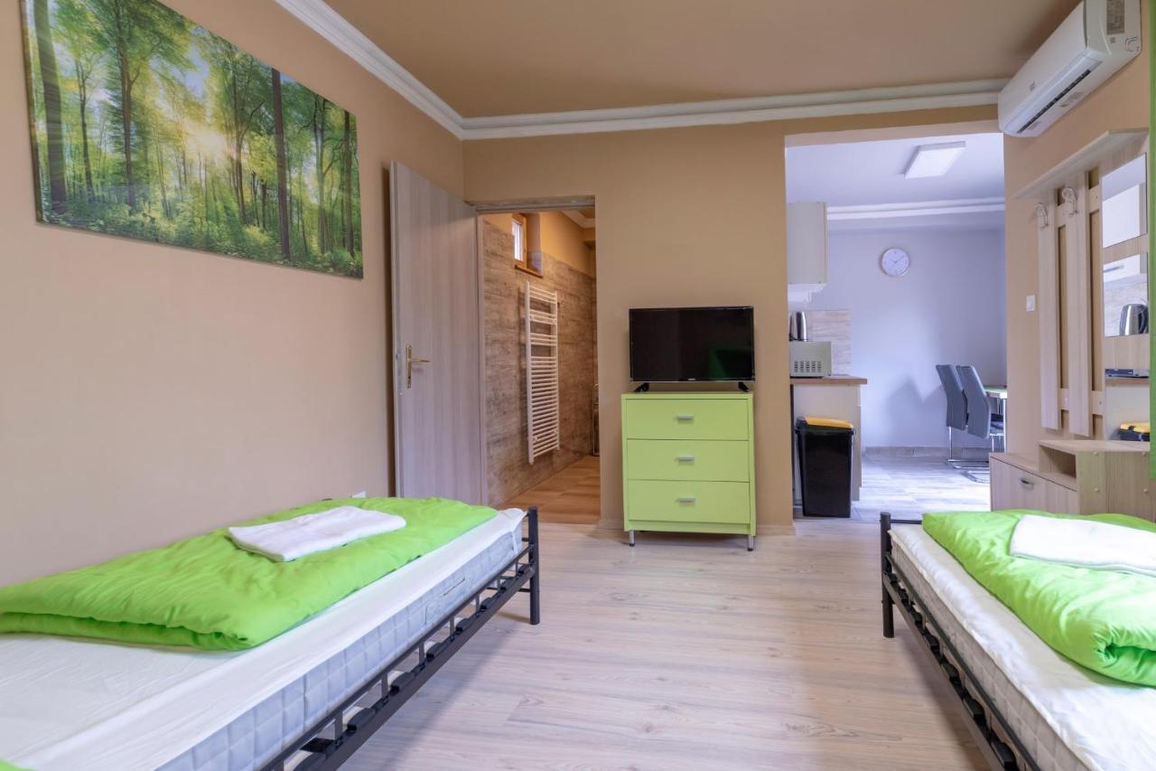 Ivanhoe Apartman Appartement Nyírbátor Buitenkant foto