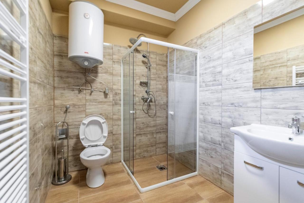 Ivanhoe Apartman Appartement Nyírbátor Buitenkant foto