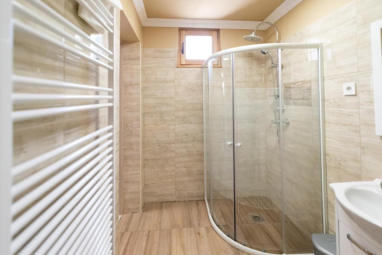 Ivanhoe Apartman Appartement Nyírbátor Buitenkant foto