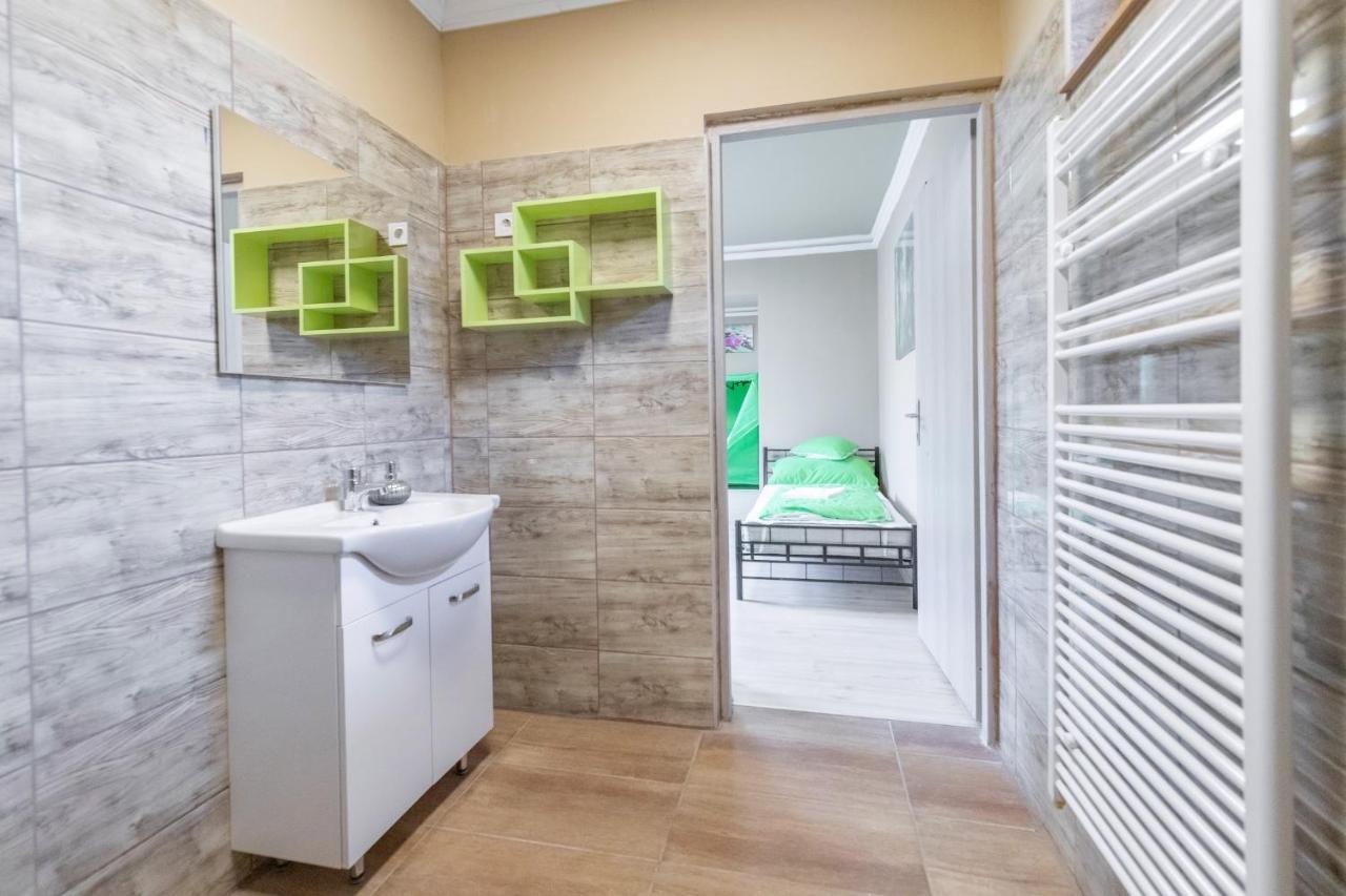 Ivanhoe Apartman Appartement Nyírbátor Buitenkant foto