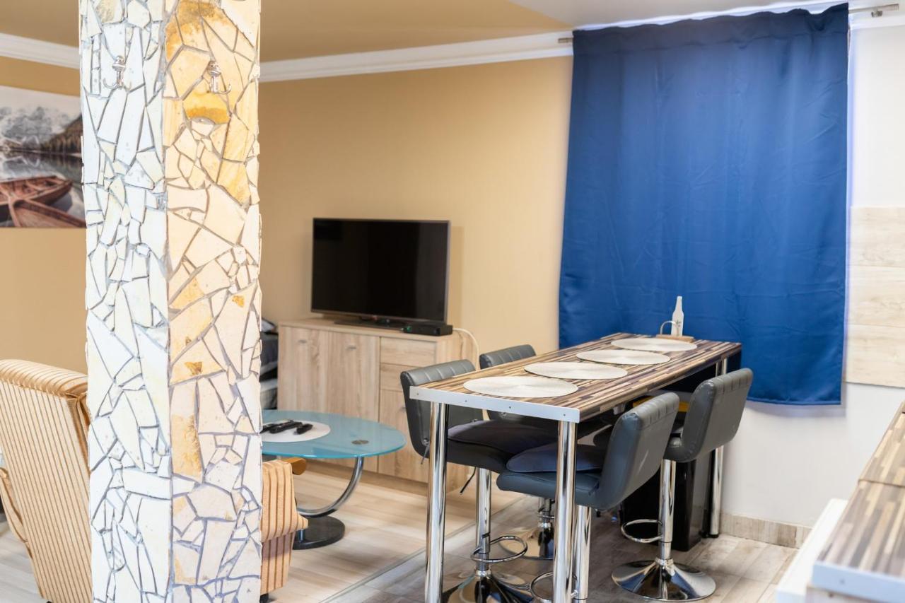 Ivanhoe Apartman Appartement Nyírbátor Buitenkant foto