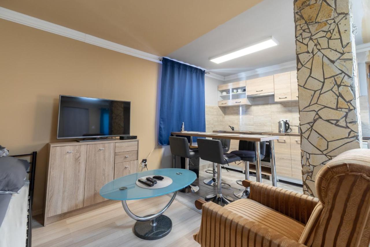 Ivanhoe Apartman Appartement Nyírbátor Buitenkant foto