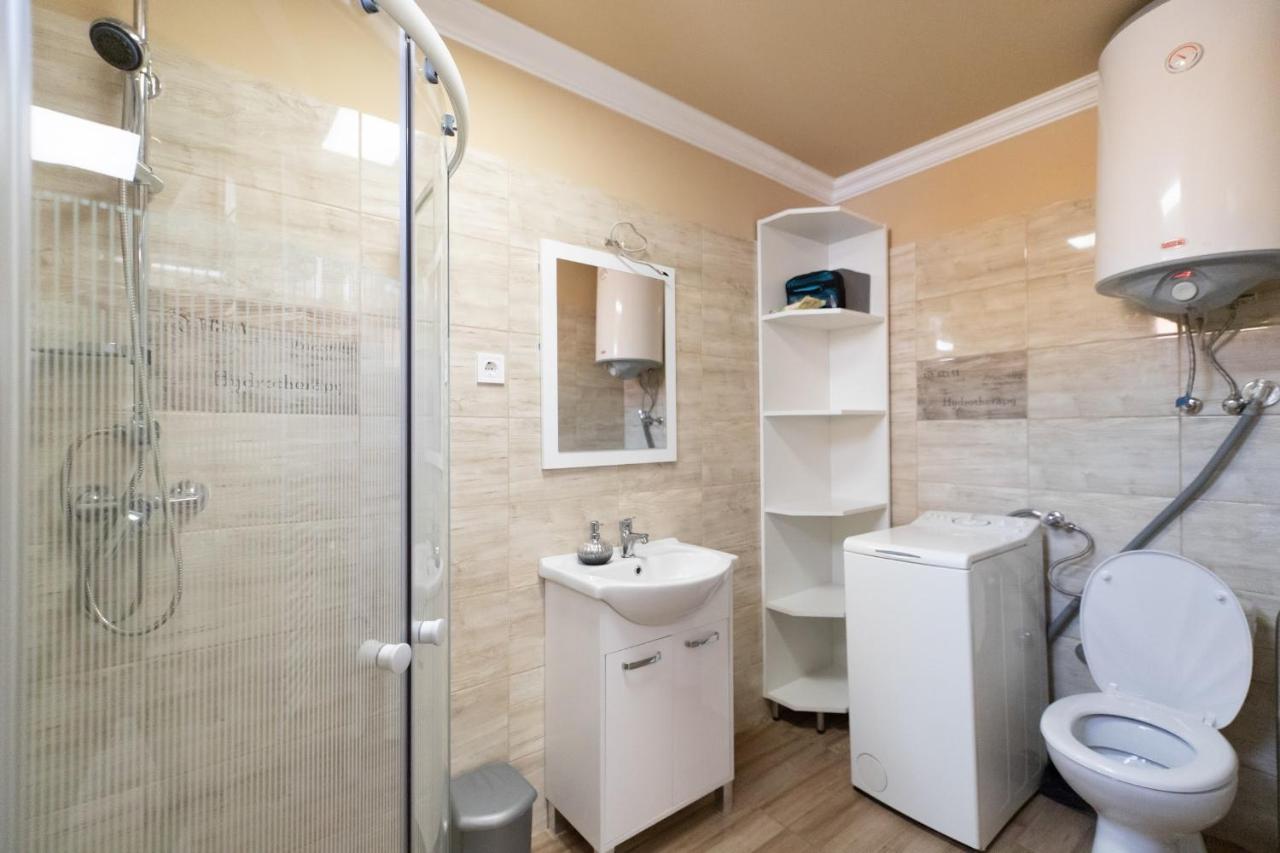 Ivanhoe Apartman Appartement Nyírbátor Buitenkant foto
