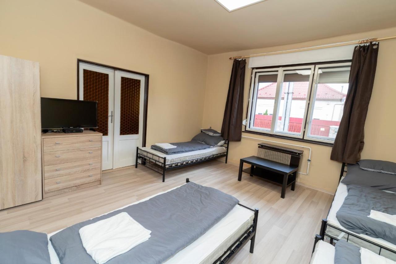 Ivanhoe Apartman Appartement Nyírbátor Buitenkant foto